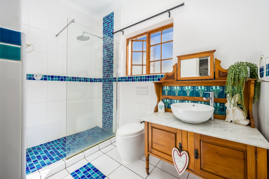5 Bedroom Property for Sale in Graanendal Western Cape